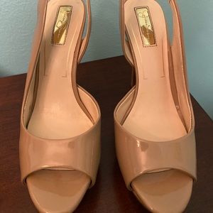 JESSICA SIMPSON Beige Patent Faux Leather Pumps